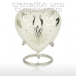 http://www.cremationurnscompany.com/1658-thickbox_default/pearl-lotus-flower-3inch-heart.jpg